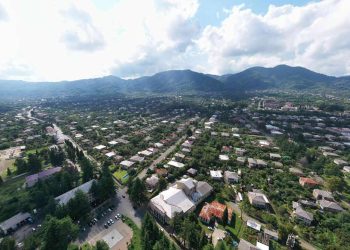 ხმაური ლანჩხურთში – მოსახლეობა სახნავ–სათესი მიწების გარეშე დარჩენის საფრთხის წინაშე