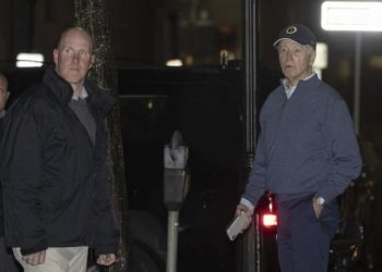 ჯო ბაიდენის გაჩერებულ ესკორტს მანქანა დაეჯახა