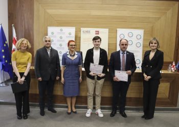 დავით ნარმანიამ განახლებადი ენერგიებისა და ენერგოეფექტურობის შესახებ საჯარო დებატების გამარჯვებულები დააჯილდოვა