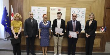 დავით ნარმანიამ განახლებადი ენერგიებისა და ენერგოეფექტურობის შესახებ საჯარო დებატების გამარჯვებულები დააჯილდოვა