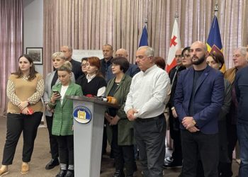 ზუგდიდის საკრებულოში “ნაციონალური მოძრაობის” 14-მა წევრმა პარტია დატოვა