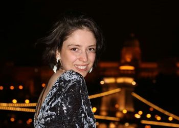 “მომვარდა ვიღაც ლამაზი, ქერა ქალი და ჩამეხუტა – მასკვა და? მეკითხება” – სალომე ხვადაგიანი