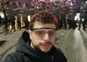 “Ქუჩაში მეც ვიდექიო, ვინ ჩემი ფეხები ხარო? სარგებელი ნახეო – კი, მივიღე 40 000 ჯარიმა” – ნიკა ნარსია