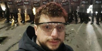 “Ქუჩაში მეც ვიდექიო, ვინ ჩემი ფეხები ხარო? სარგებელი ნახეო – კი, მივიღე 40 000 ჯარიმა” – ნიკა ნარსია