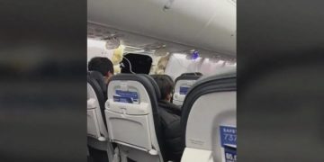 Alaska Airlines-ის თვითმფრინავს ფრენისას კორპუსის ნაწილი მოსძვრა