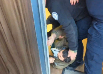 (ვიდეო) – “ხელებს ნუ მიტრიალებ” – დაპირისპირება აღსრულების ეროვნულ ბიუროში