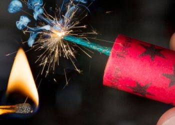 ქუთაისში ორ პენსიონერს პიროტექნიკა ხელში აუფეთქდა – რას ამბობს ექიმი?