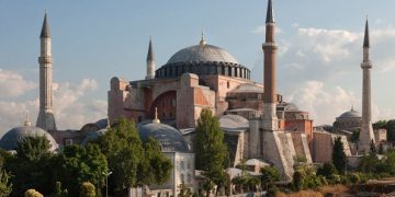 დღეიდან უცხოელებისთვის აია-სოფიაში შესვლა ფასიანი გახდა – რა თანხის გადახდა მოუწევთ ტურისტებს?