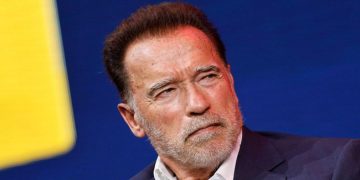 არნოლდ შვარცენეგერი მიუნხენის აეროპორტში დააკავეს