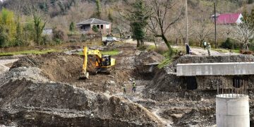 ლანჩხუთში 8 სექტემბრის სტიქიის შედეგად დაზიანებული ხიდების, მილხიდებისა და ნაპირსამაგრების მოწყობა მიმდინარეობს