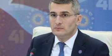 ,, ზურაბიშვილი ისმენს, რომ თურმე მიხეილ სააკაშვილი ყოფილა მოდერნიზაციის სიმბოლო და უპასუხოდ ტოვებს ამ ყველაფერს – მოდერნიზაციის სიმბოლო კი არა, ჩვეულებრივი კრიმინალია” – მამუკა მდინარაძე