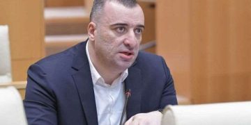 ნავალნი რუსეთში დაბრუნდა საჯაროდ, სააკაშვილი შემოიპარა ქურდულად – ერთი ნამდვილად იყო პოლიტპატიმარი, მეორე ნამდვილად არის კრიმინალი – რატი იონათამიშვილი