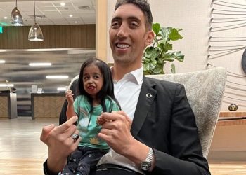 მსოფლიოს ყველაზე მაღალი მამაკაცი ცოლს ეძებს