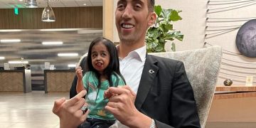 მსოფლიოს ყველაზე მაღალი მამაკაცი ცოლს ეძებს