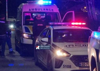 კორპუსის ეზოში გარდაცვლილი კაცი ნახეს – იქვე იპოვეს წერილიც