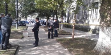 „ოზურგეთში, უცნობმა პირებმა გაზეთ „ალიონის“ რედაქციის ფართში ხანძრის გაჩენის მიზნით გარკვეულ სითხეს ცეცხლი წაუკიდეს“ – „ალიონის“ რედაქცია