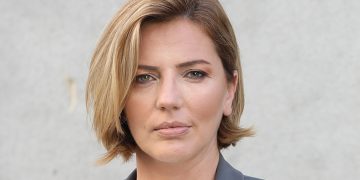 „სხვადასხვა ავტობუსში ვზივართ, პატივცემულო. თქვენ რომ მიდიოდით, ჩვენ მოვდიოდით“ – ანა დოლიძე სააკაშვილს