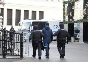 მოსკოვში 20 ჟურნალისტი დააკავეს, რომლებიც მობილიზებული სამხედროების ცოლების აქციას იღებდნენ