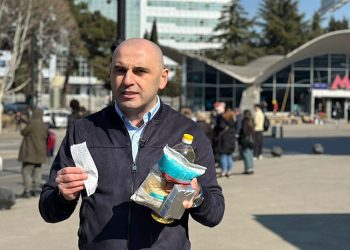 “ამ ჩეკს ვუგზავნით ივანიშვილს და კობახიძეს” – ხაბეიშვილი