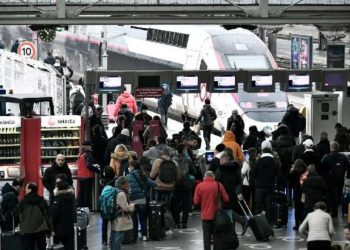 დანით შეიარაღებულმა პირმა პარიზის მთავარ რკინიგზის სადგურში 3 ადამიანი დაჭრა