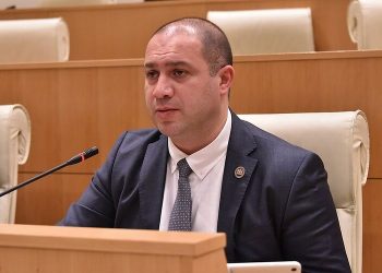 „ადეიშვილის მოადგილე, ამჯერად ქოცებში პორტირებული გივი მიქანაძე სააკაშვილზე ამბობს…“ – რას წერს გია ხუროშვილი