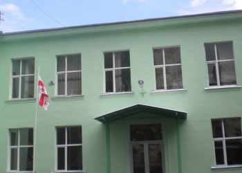 სასტიკად ნაცემი მოსწავლე გორში – “ცემას და ბულინგს მასწავლებლები და მანდატური უყურებდნენ”