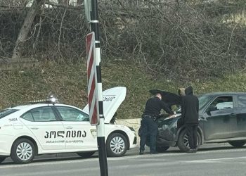 “აი, ეს არის კარგი პოლიციელი და არა ის გამოსახლებისას ხალხს რომ სცემდა” – ფოტო