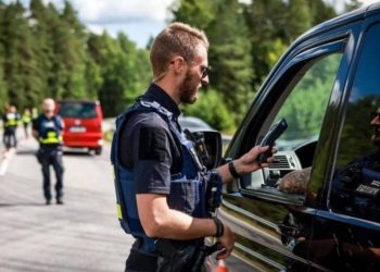 ლატვიაში რუსული ნომრის მქონე მანქანების ჩამორთმევა დაიწყეს