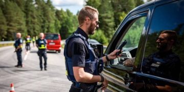 ლატვიაში რუსული ნომრის მქონე მანქანების ჩამორთმევა დაიწყეს