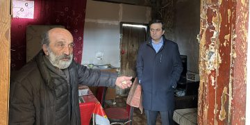 12 წელზე მეტია კანალიზაციის, ტუალეტი გარეშე ცხოვრობენ, ჩამოდის წვიმა, ფანჯრები ჩამტვრეულია, ჭერიდან ცვივა ბათქაში” – სახალხო დამცველი