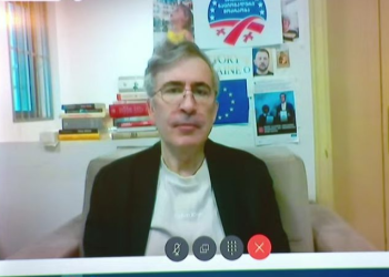 სპეციალურად “პიჯაკების საქმეზე” ჩავიცვი ერთ-ერთი პიჯაკი, რომელიც ნივთმტკიცებულებაა და მე არ უნდა მქონდეს – სააკაშვილი