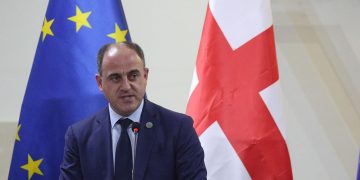 სემეკის თავმჯდომარეს, პროფესორ დავით ნარმანიას საქართველოს ტექნიკურ უნივერსიტეტში ხანგრძლივი და ნაყოფიერი საქმიანობისთვის საპატიო დიპლომი გადაეცა