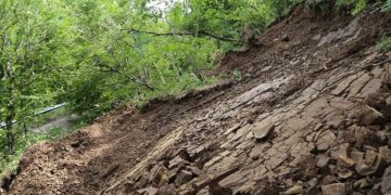 ქუთაისი-ბაღდათი-აბასთუმანი-ბენარას გზაზე დიდი მოცულობის მეწყერი ჩამოწვა – დეტალები