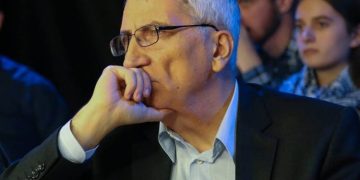 „უთქვენოდ არ არსებობს ბედნიერება… დაე, არასდროს ჩაქრეს ბედნიერების სხივი ქალის მზერაში!“ – გია მურღულია ქალებს 8 მარტს ულოცავს