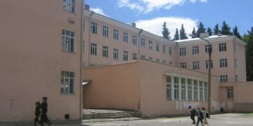 32-ე სკოლაში „წიწაკის სპრეის“ გაშვების ფაქტზე გამოძიება დაიწყო – დირექტორი და რამდენიმე პედაგოგი გამოკითხვაზე იმყოფებიან