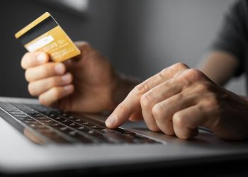 დააკავეს პირი, რომელიც 14 მოქალაქეს ნივთების ონლაინ გამოწერას დაჰპირდა და მათ კუთვნილ 149 259 ლარს მოტყუებით დაეუფლა