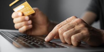 დააკავეს პირი, რომელიც 14 მოქალაქეს ნივთების ონლაინ გამოწერას დაჰპირდა და მათ კუთვნილ 149 259 ლარს მოტყუებით დაეუფლა