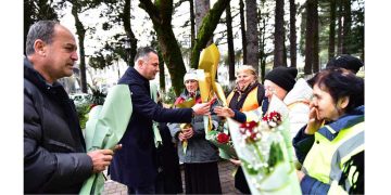 ლანჩხუთის მერმა 8 მარტი მეეზოვე ქალბატონებს მიულოცა – ფოტო