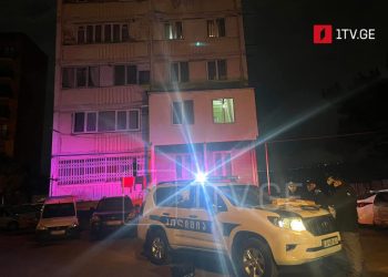 თბილისში, ვაზისუბანში ახალგაზრდა ქალი მეზობელმა დაჭრა