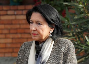 ანსამბლ  “ფესვებს” პრეზიდენტის სასახლეში გამოსვლა აუკრძალეს – სალომე ზურაბიშვილი