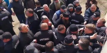 “გამოეთრიე, გაგიხევ სახეს…” – ადიგენში მუსლიმებს პარასკევის ლოცვაზე მიუვარდნენ