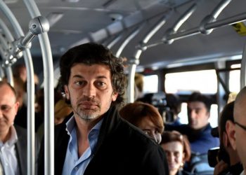 “დავიტანჯეთ”; “სული ამოგვხვდა”; “ფილტვების ანთება ავიკიდეთ, დავლეწეთ მანქანები”; “ხმები არ გჭირდებათ?”; “როდემდეე” – ხალხი მერიას