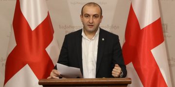 “ისტერიული მოსყიდვები რეგიონებში…” – იაგო ხვიჩია ოცნებაზე