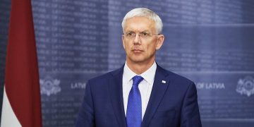 ჩარტერული რეისების გამოყენების გამო, ლატვიის საგარეო საქმეთა მინისტრმა თანამდებობა დატოვა
