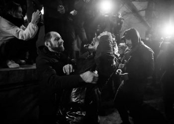 “გონდაკარგული ჩადეს პოლიციის მანქანაში” – რას წერს ნიკა ნარსია