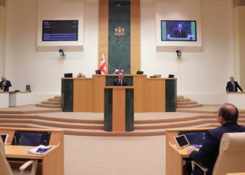 “ხმა ჩაიგდე შე, მოღალატე! თქვი, რომ ხარ აგენტი!“ – ოცნება გოცირიძეს დაუპირისპირდა