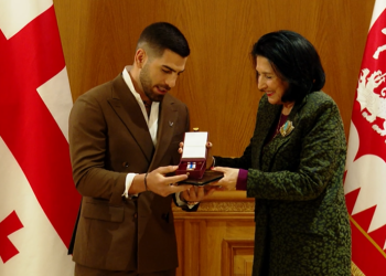 პრეზიდენტმა UFC-ის ქართველ ჩემპიონს ღირსების ორდენი გადასცა