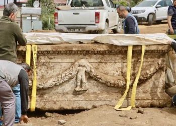 “ტიპს კაბელი გაჰყავდა საკუთარ ეზოში და ანტიკური ხანის სარკოფაგს მიაგნო” – ბატიაშვილი