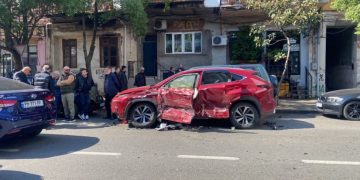 ბათუმში ერთმანეთს 7 ავტომობილი შეეჯახა