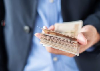 ცვლილება მიღებულია – ვის და რამდენით გაეზრდება ხელფასი?